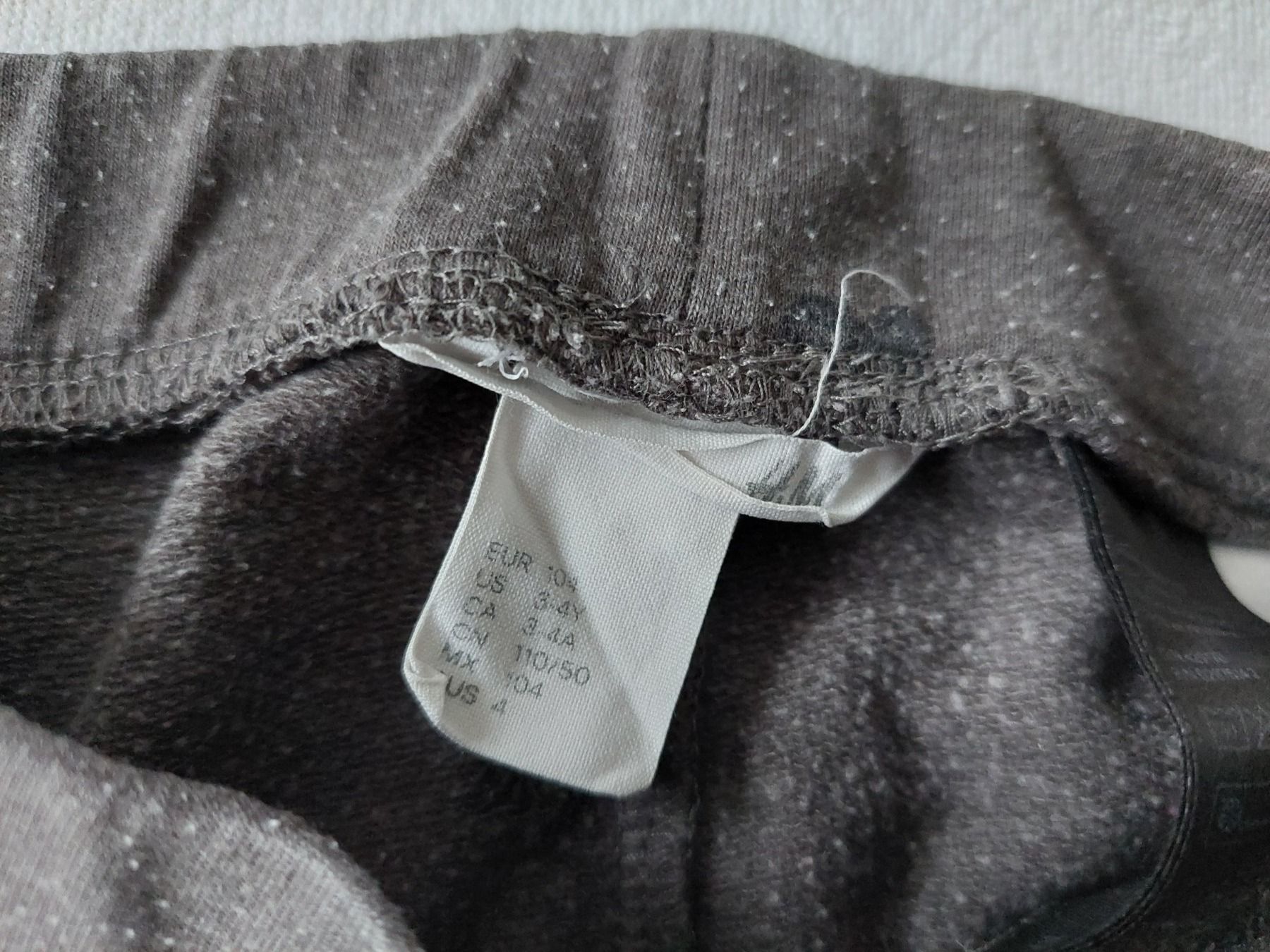 H&M Calze & Collant: 4 Stück 3/4 Leggins Grösse 104 – Usato da Wiesendangen venduto da troawus 9