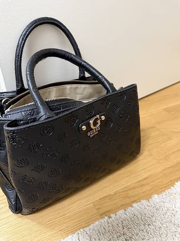 Borse da donna: Guess Tasche preis verhandelbar  – Usato da Bolligen venduto da arg_v256 2