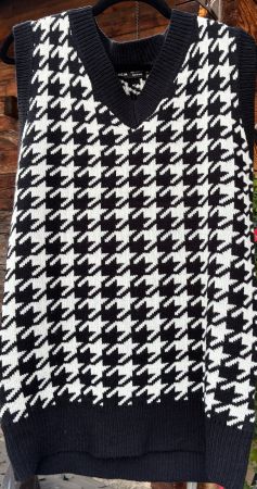 Pull sans manche pied-de-poule