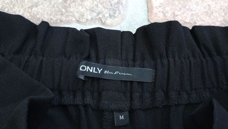 Hotpants Shorts mit Rüschen gerafft mit Gürtel S M zu Nile