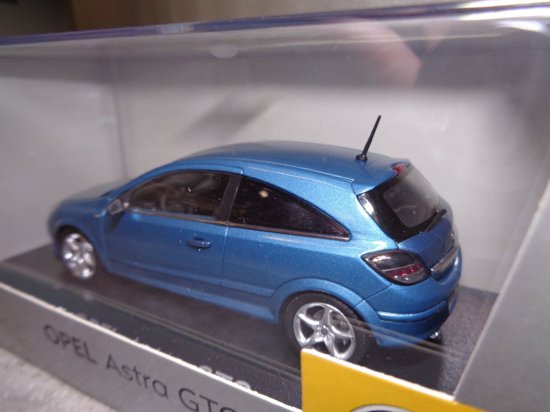 Opel Modellini d'auto: Minichamps 1:43 Opel Astra GTC – Usato da Reconvilier venduto da rallycar 2