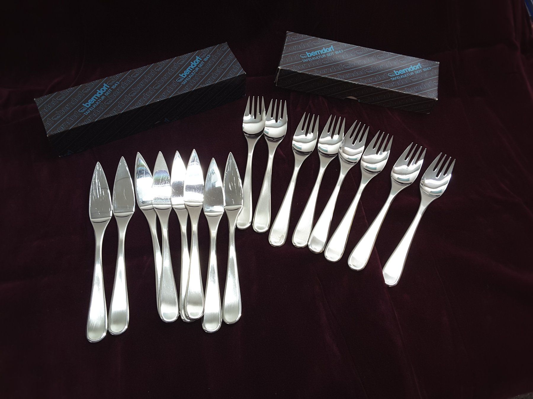 Berndorf Set di posate: Fischbesteck "nicro" mit je 8 Messer/Gabeln der Fa. Berndorf – Usato da Eschenbach SG venduto da Uzni