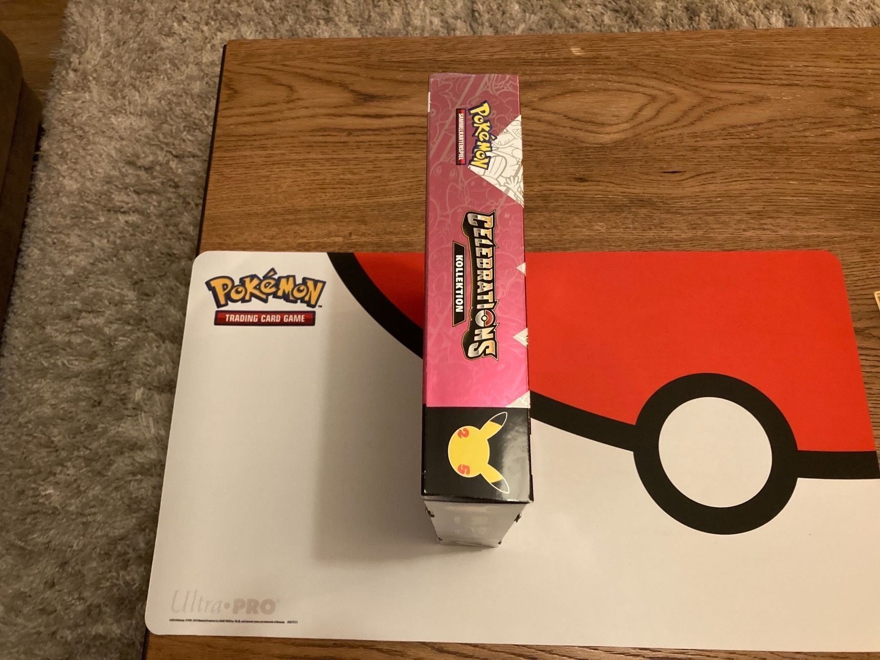 Pokémon Sammelbilder & Trading cards: Pokemon Celebrations Dunkles Feelinara V – Gebraucht aus Küssnacht am Rigi von Ebikoner 4
