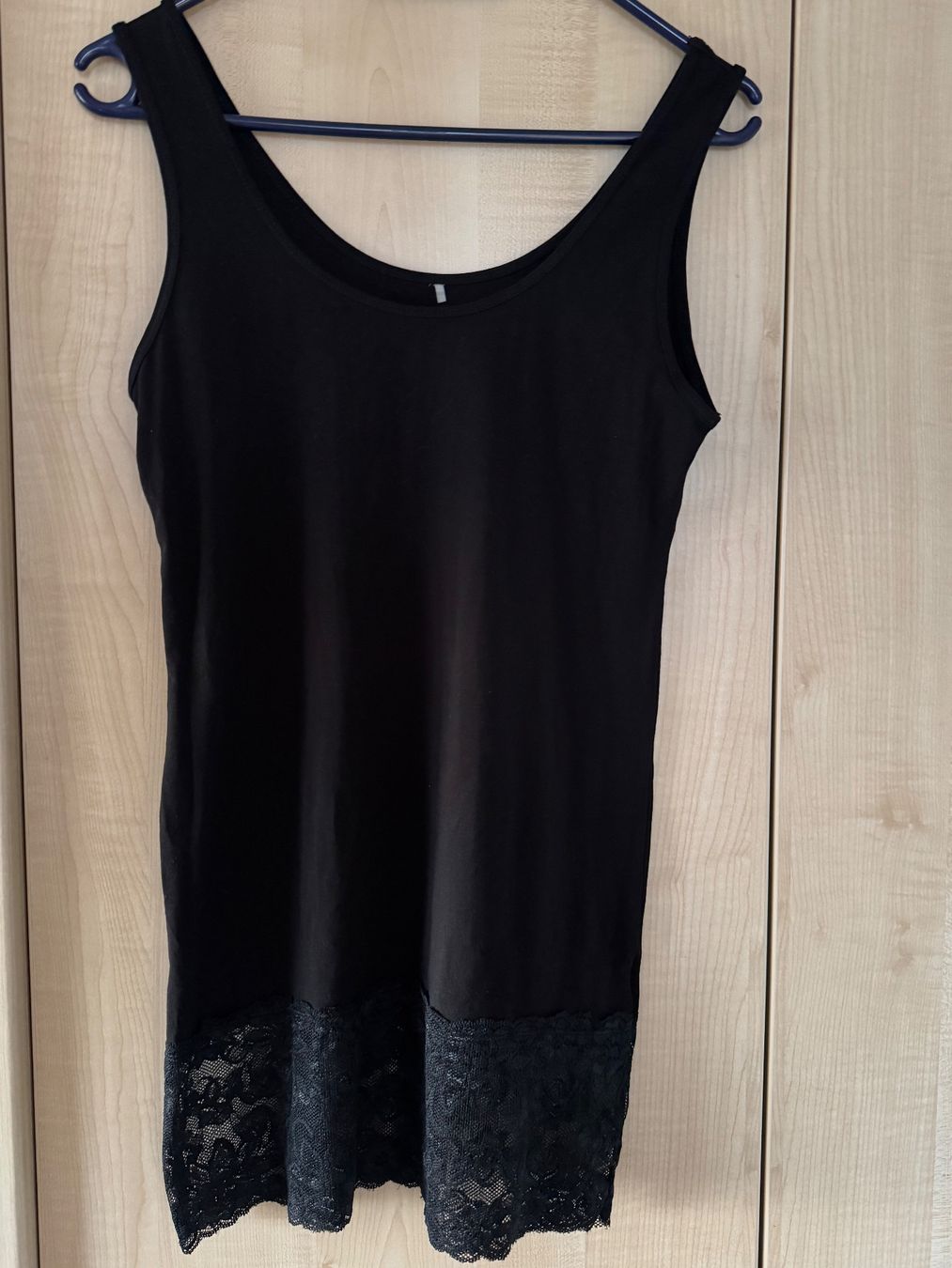 Tops: SHIRT-TOP MIT SPITZE SCHWARZ – Neu (gemäss Beschreibung) aus Honau von sainj