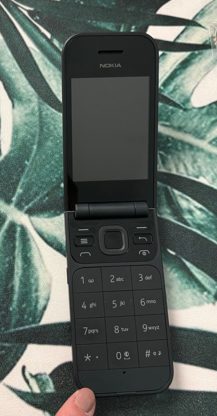 Nokia Handys / Smartphones: Nokia 2720 Flip 4G Dual SIM – Neu (gemäss Beschreibung) aus Windisch von  1