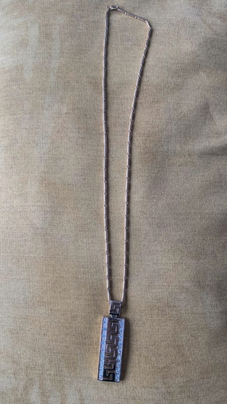 Versace Catenine: Collier versace doré élégant avec pendentif et strass – Nuovo (secondo la descrizione) da Troistorrents venduto da ami_mzq5 2
