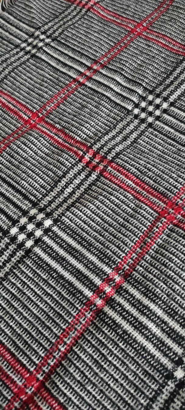 Foulard & Sciarpe: Langer, massiver Schal – Nuovo (secondo la descrizione) da Zug venduto da vik_8fdf 2