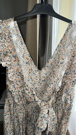 Robe d'été fleurie légère avec dentelle au dos- Taille M
