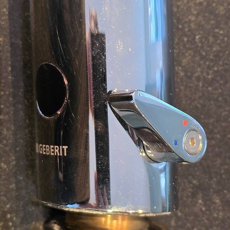 Rubinetteria: Geberit Wasserhahn – Usato da Pfeffingen venduto da rov_9frp 4