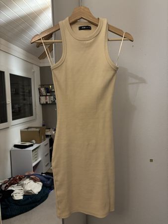 Robe courte moulante beige