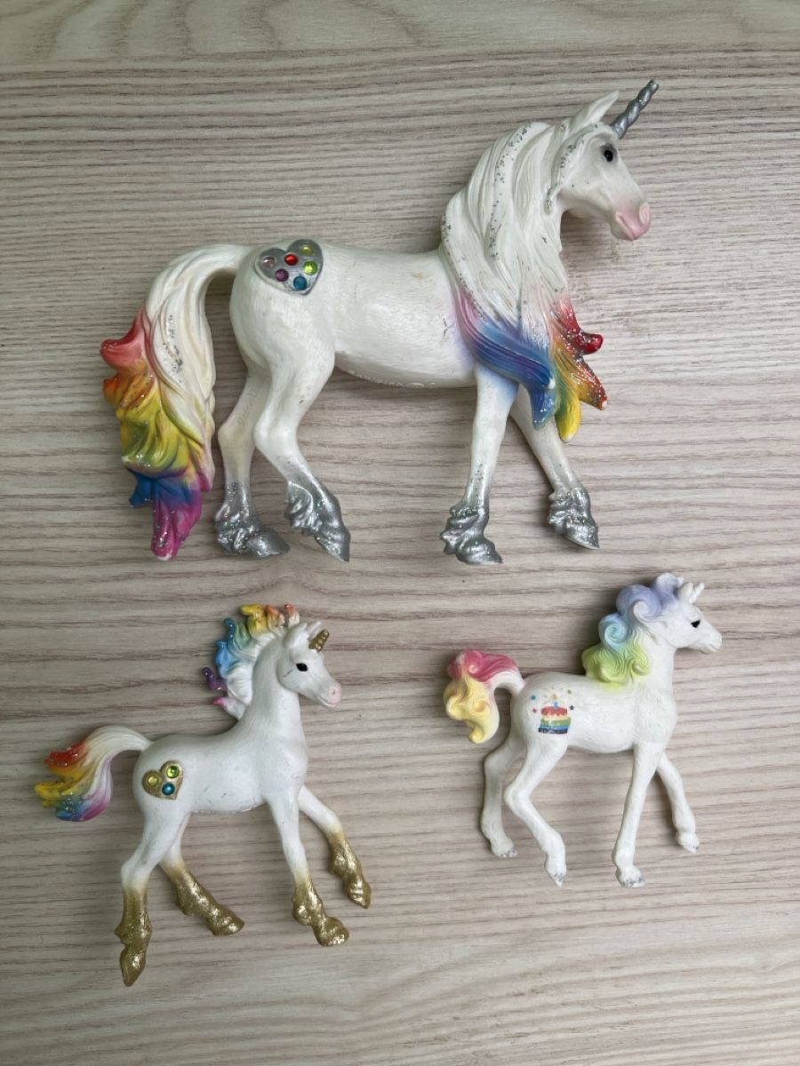 Schleich Statuette: Schleich Regenbogen Einhorn Set 3 Figuren – Usato da Obernau venduto da Mya285 1