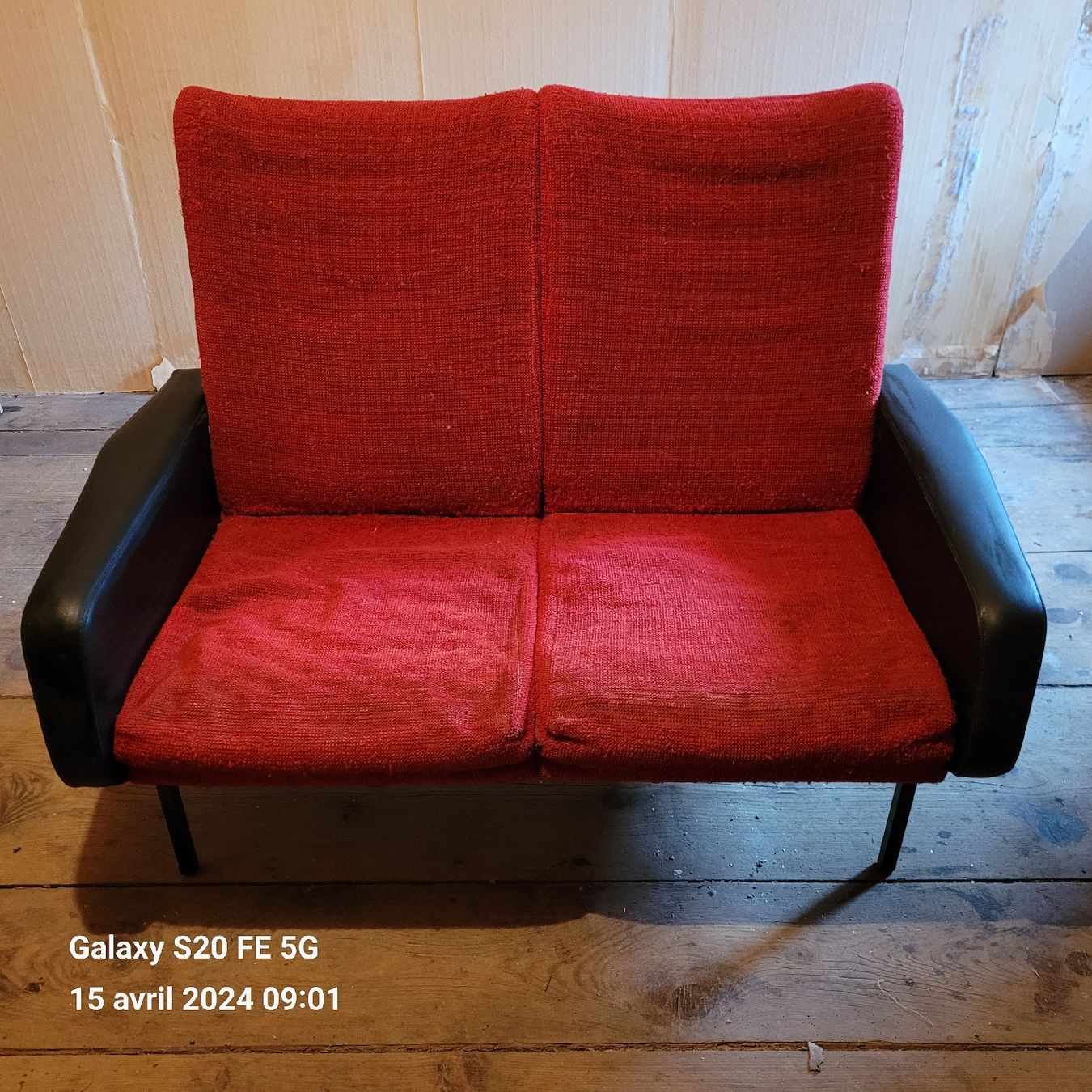 Sofas: Ancien canapé 2 place à rénover – Gebraucht aus Rocourt von PapyCH