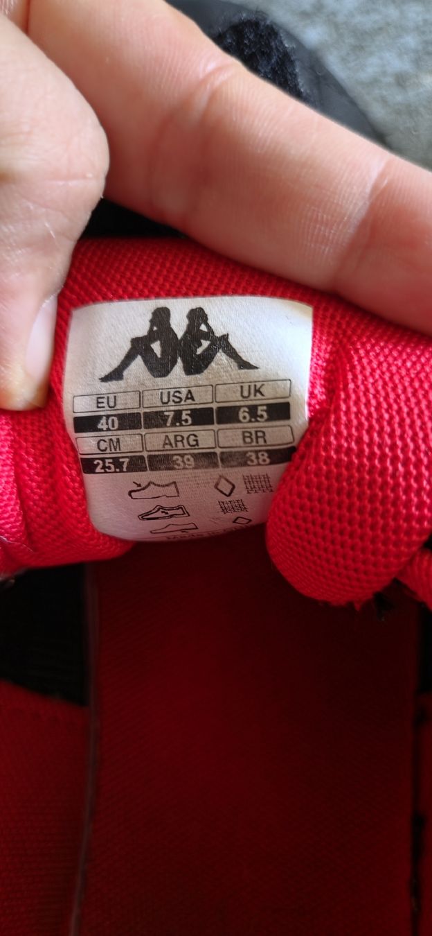Kappa Scarpe da uomo: Hallenschuhe Kappa Grösse 40 schwarz – Usato da St.Gallenkappel. venduto da mt23101984 2