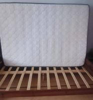 Massivholzbett 140 × 200 cm mit Matratze