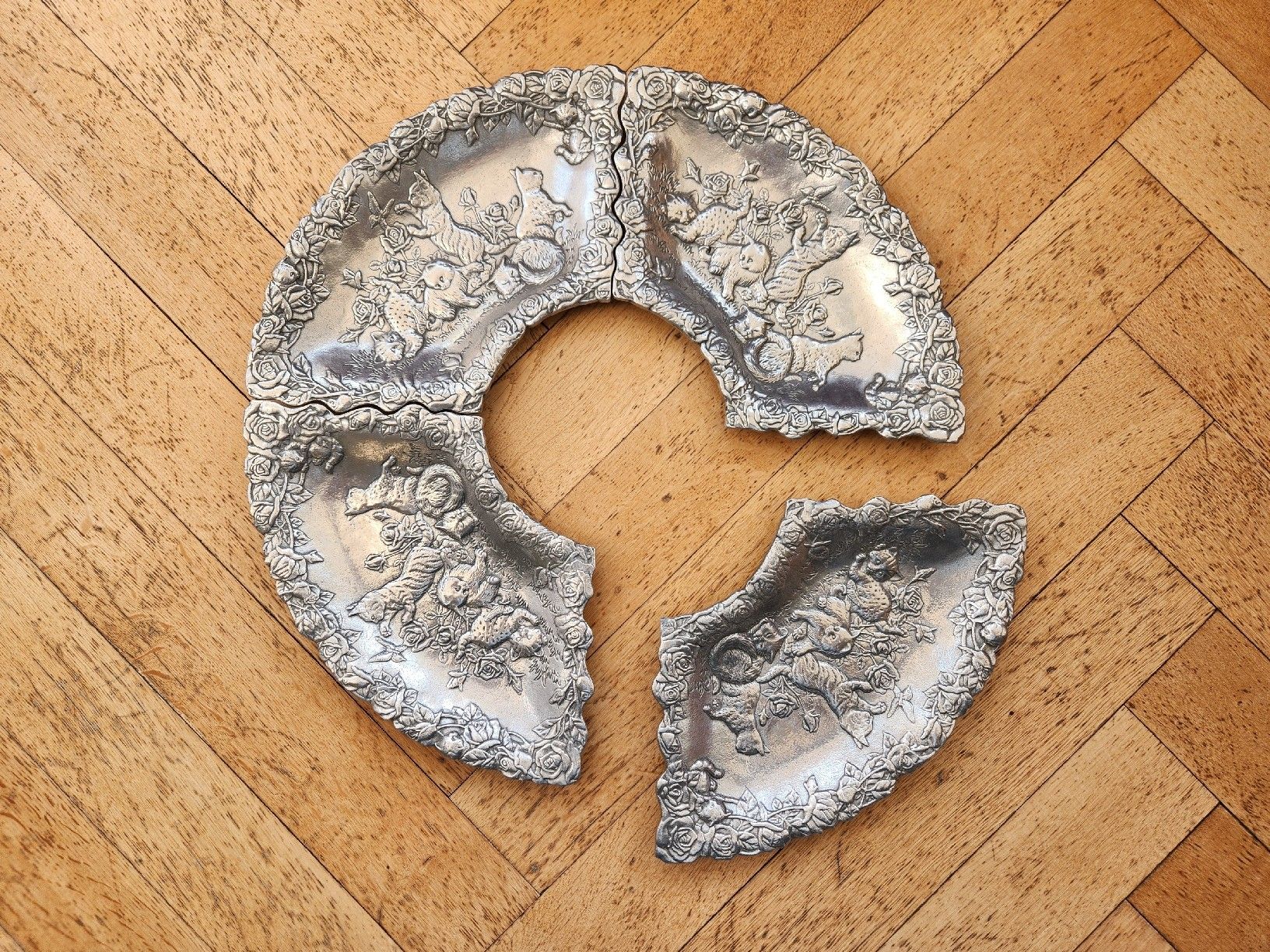 Servierplatten: 4 plats en métal à assembler Arthur Court 1992 – Gebraucht aus Territet von Cenh 1