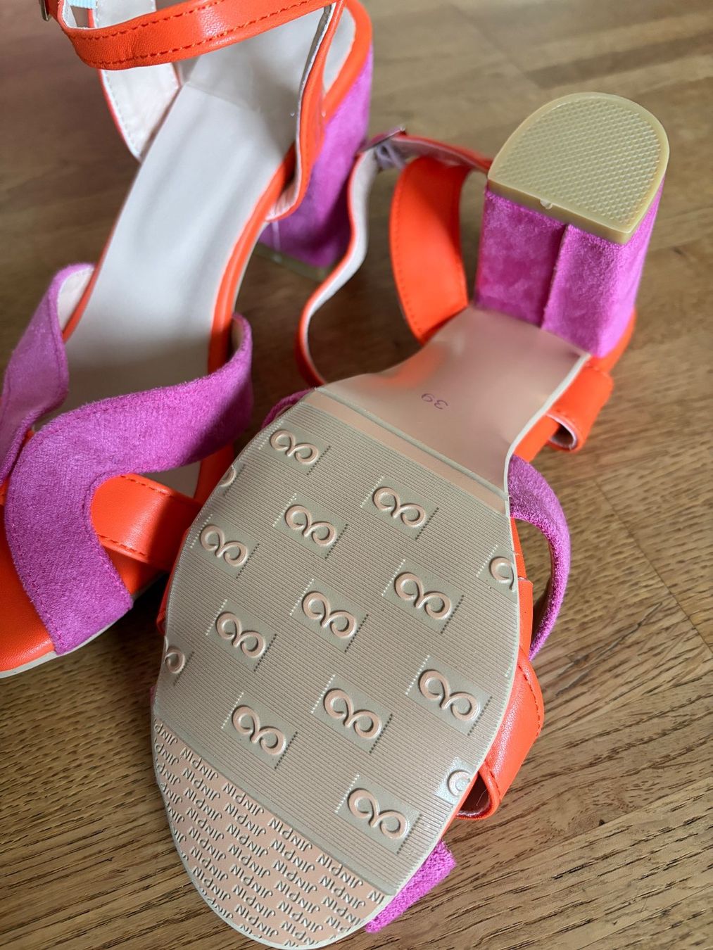 Chaussures femmes: Sandalette mit 8cm Absatz – Neuf (Voir description) à Herzogenbuchsee par Wels1964 1