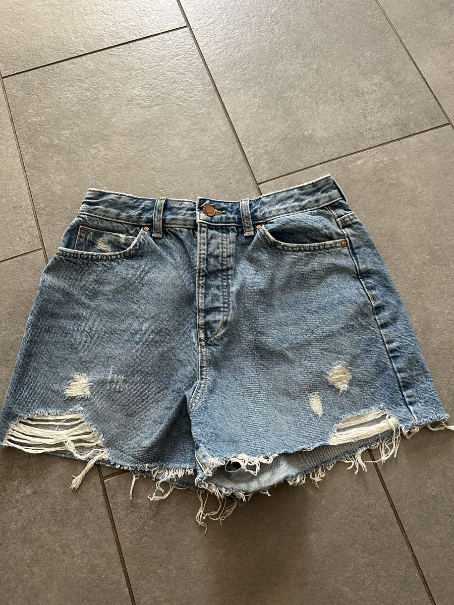 Zara Jeans: Shorts Zara, 36 – Nuovo (secondo la descrizione) da Thônex venduto da ann_vb9b