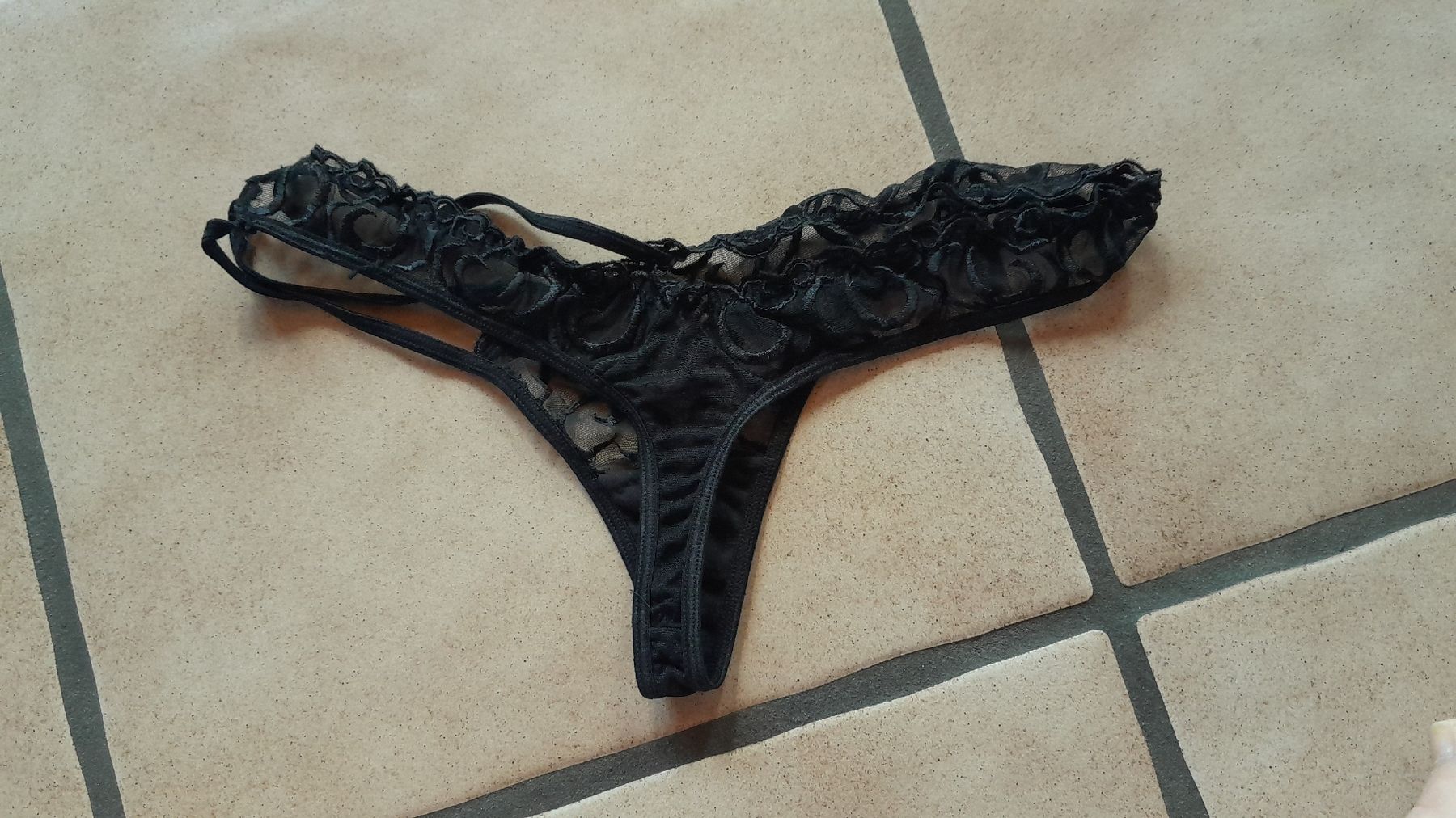 Altra biancheria intima: Tanga aus Spitze – Usato da Innerthal venduto da System_of_a_down 1
