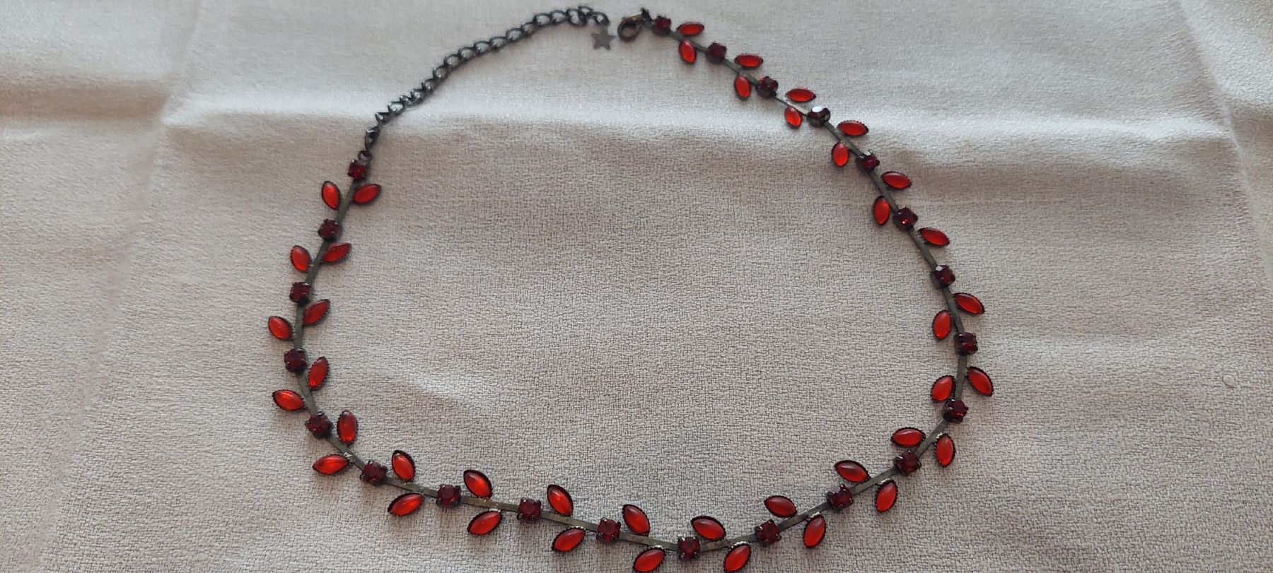 Catenine: Rote vintage Halskette – Usato da Safenwil venduto da fra_t5c9