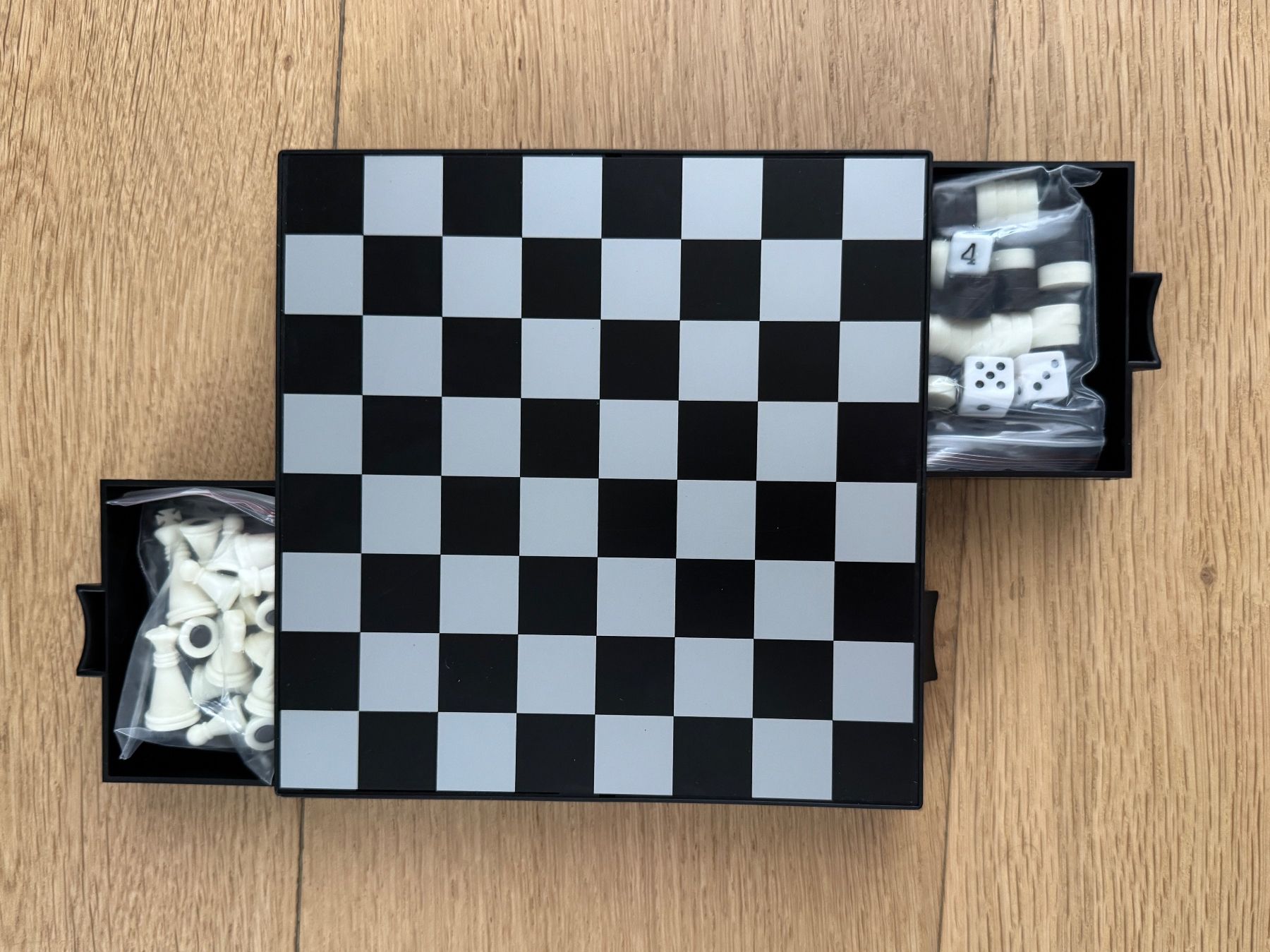 Spiele: Jeu d'échecs et de dames 2 en 1 pliable – Neu (gemäss Beschreibung) aus Jussy von ali_6d7d 2