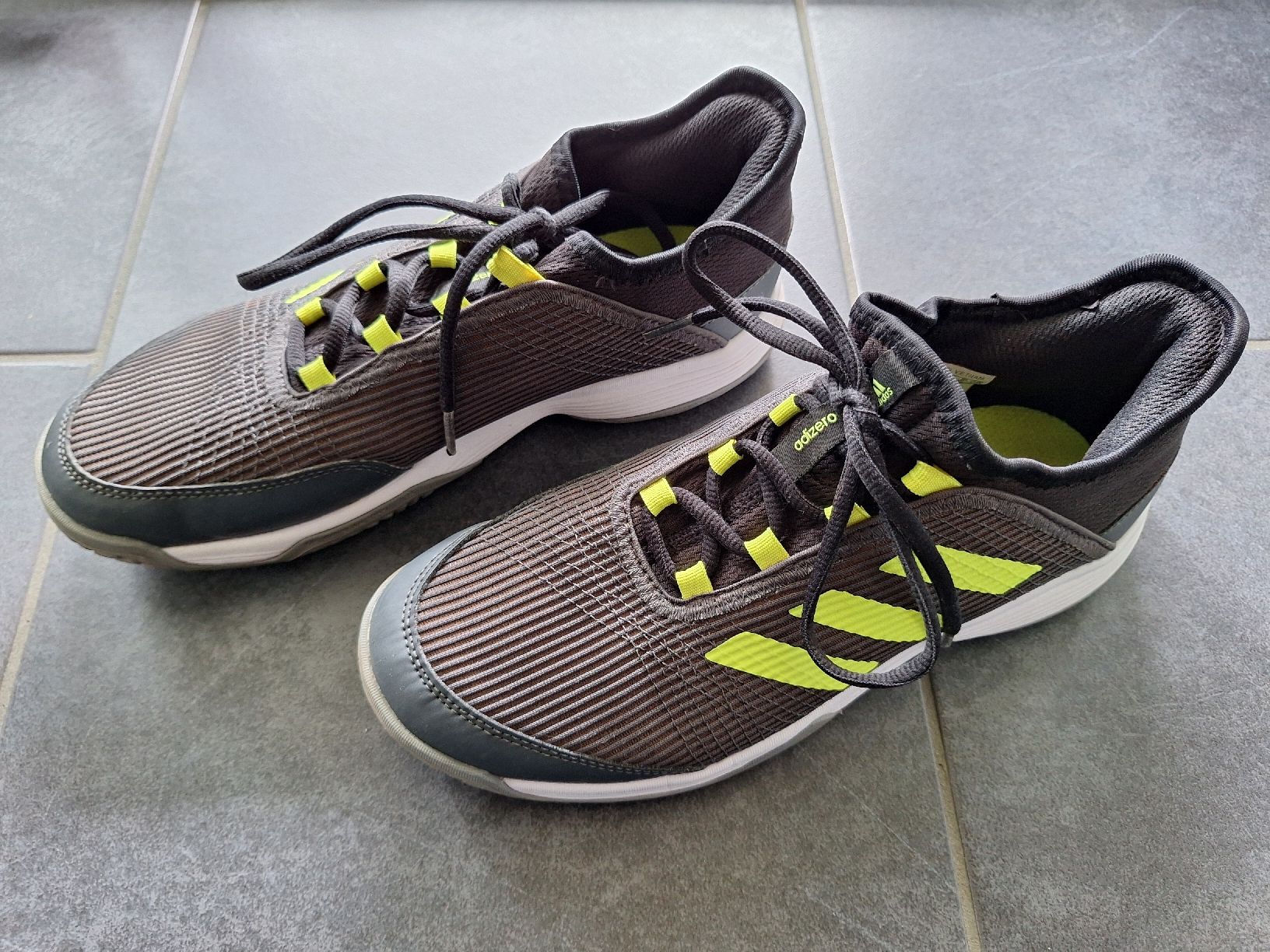 Adidas Herrenschuhe: Tennis-Turnschuhe Grösse 38 2/3 – Gebraucht aus Jegenstorf von Cherry94 2