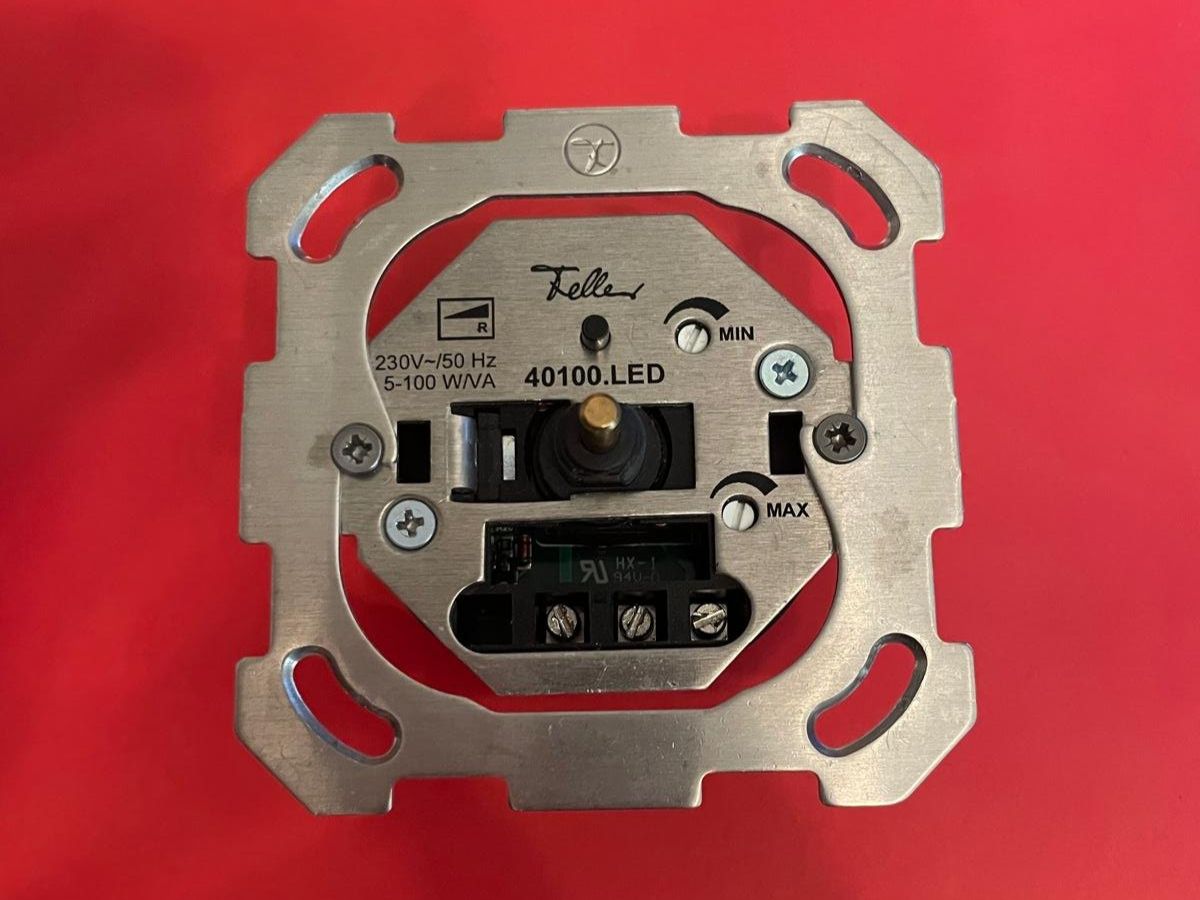 Feller Interruttori: LED-Dimmer von Feller – Usato da Ebikon venduto da Mangotango1 2