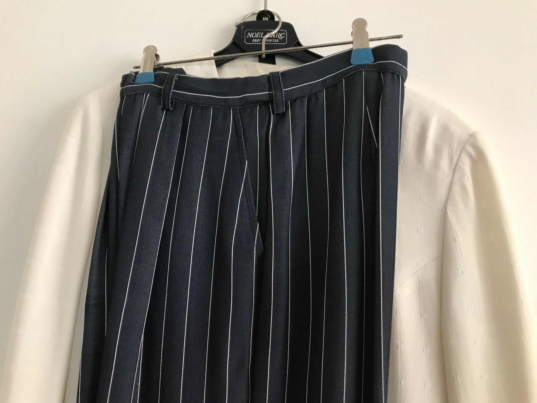 Kostüme: francesca bi Blazer/Hosen&Jupe – Gebraucht aus Zumikon von Uranus88 3