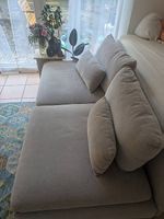 Gemütliches Sofa mit vielen Kissen, frisch gereinigt! 🛋️