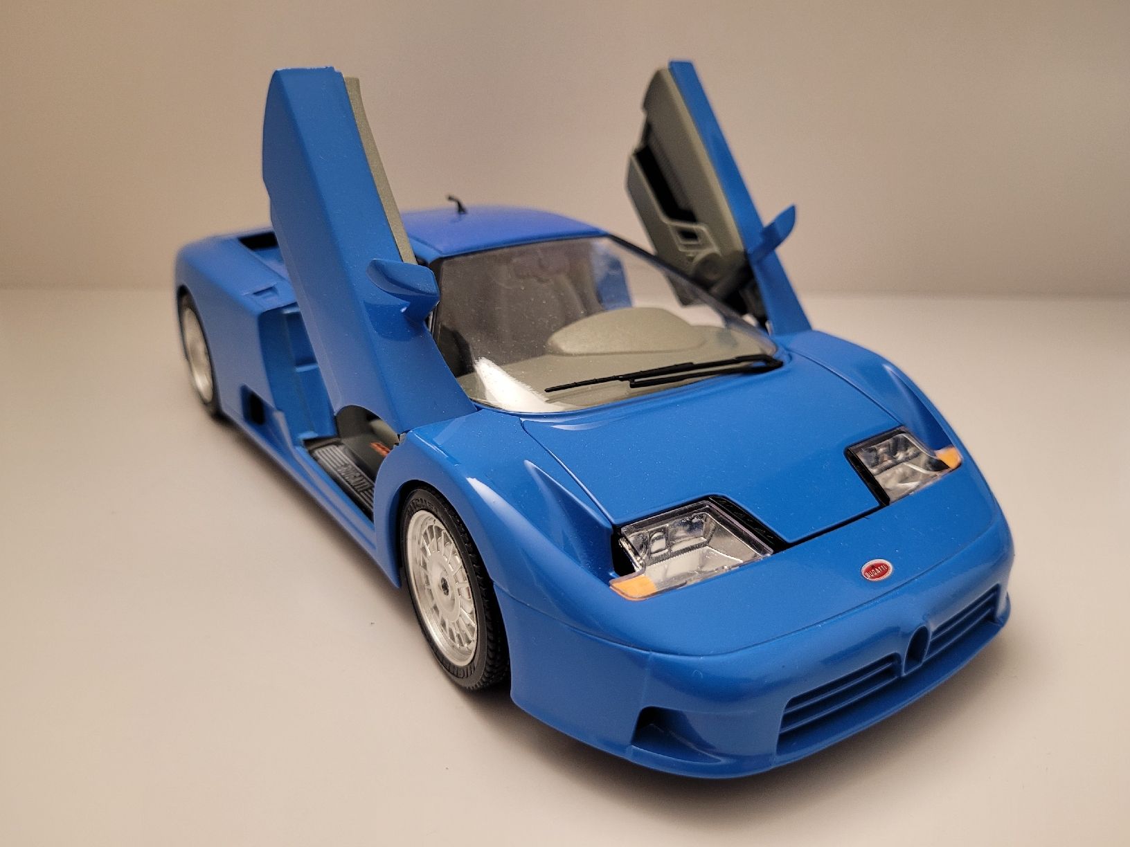 Bugatti Modellini d'auto: BUGATTI EB110 (BBURAGO) 1/18 NEU – Nuovo (secondo la descrizione) da Zumikon venduto da tho_9zm8 2