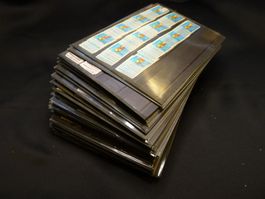 Schweizer Briefmarken Dubletten auf Steckkarten 1994-1999