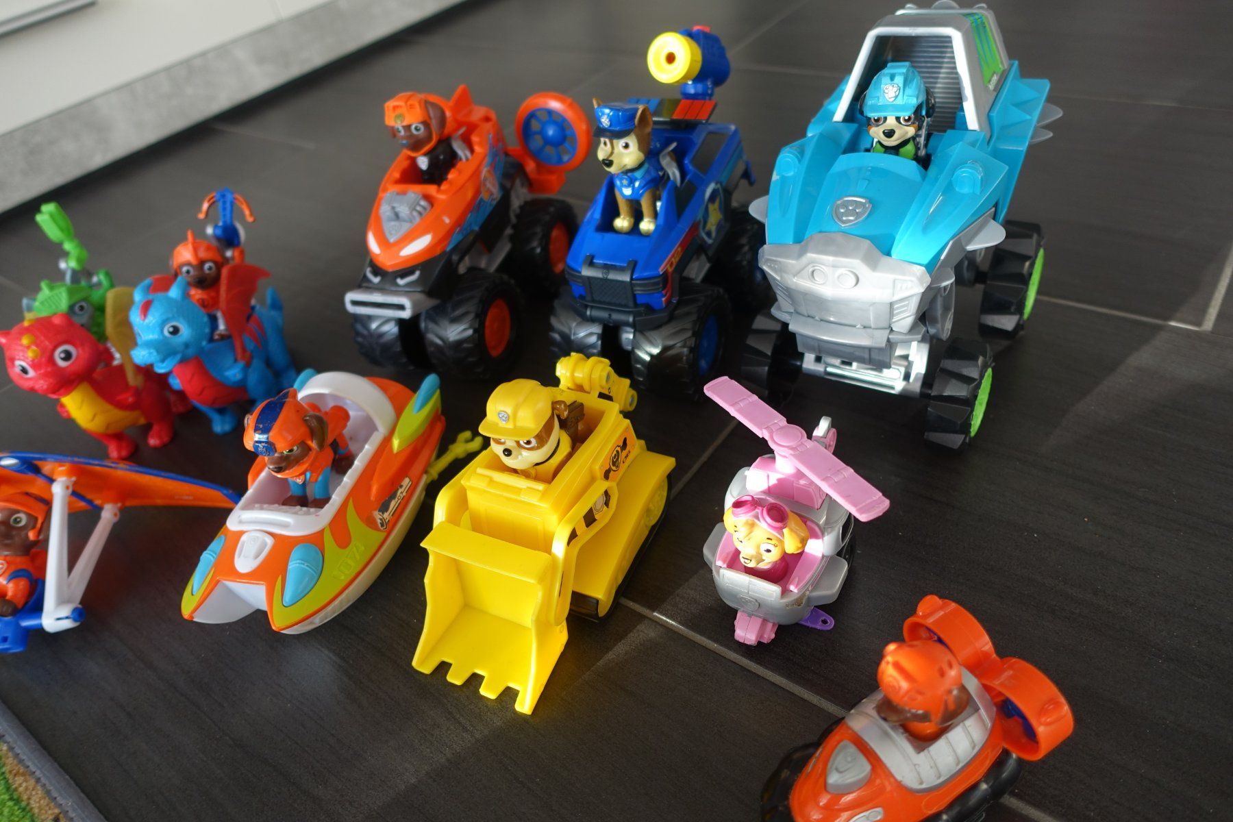 Giocattoli: Paw Patrol Autos mit Figuren – Usato da Belp venduto da Mazarron58 2