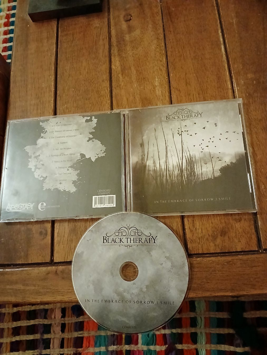 CD: Black therapy - in the embrace... – Usato da St-Cergue venduto da VeganWarrior