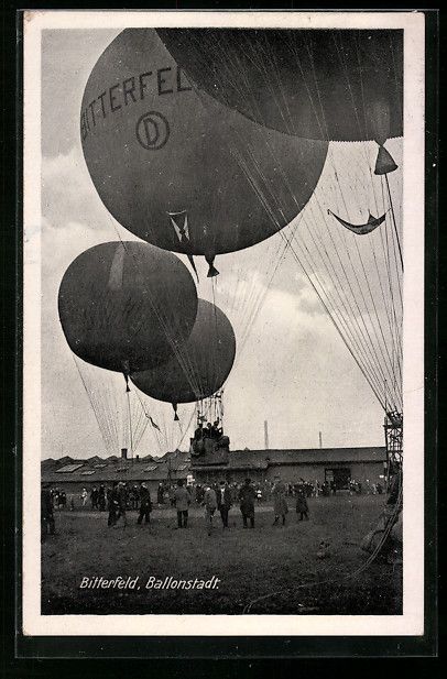 Foto & Poster: AK Bitterfeld, Ballons auf einer Wiese – Usato da Berlin venduto da bartko-reher