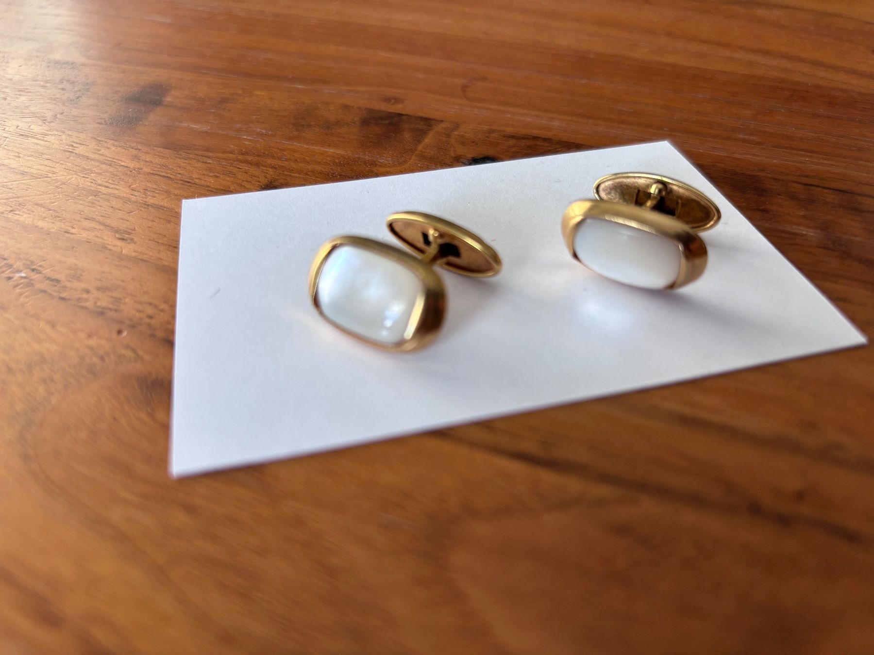 Gemelli: Manschettenknöpfe Vintage gold perlmutt – Usato da Balsthal venduto da Uroby