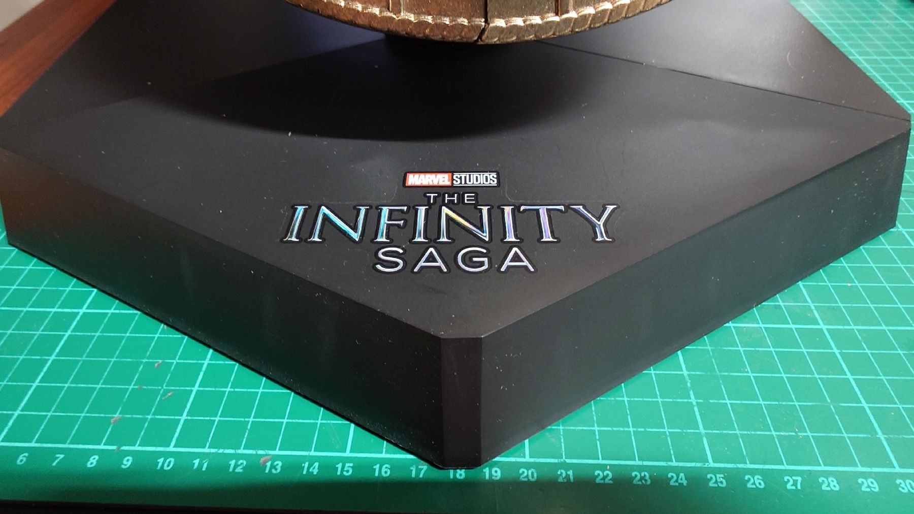 Marvel Statuette: Marvel Infinity Saga Gauntlet 73 cm metal with light – Nuovo (secondo la descrizione) da Balerna venduto da joefalchetto01 8