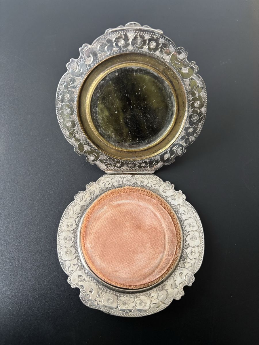 Ciondoli: Jugendstil Puderdose aus 900er Silber – Usato da Winterthur venduto da Anelina_ 2
