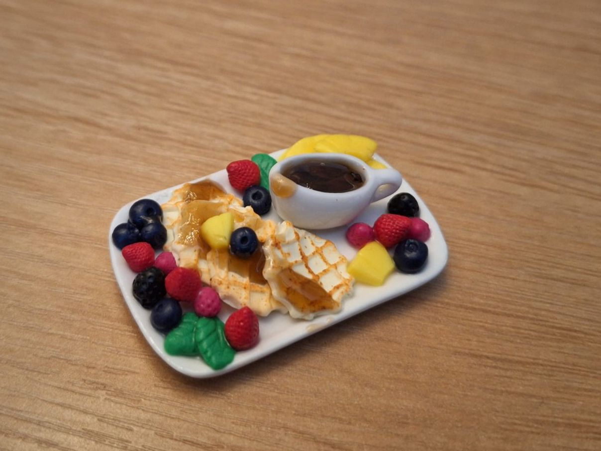 Case e mobili per bambole: Handmade Waffeln mit Beeren Teller – Nuovo (secondo la descrizione) da Zürich venduto da HandmadeTinyFood 2