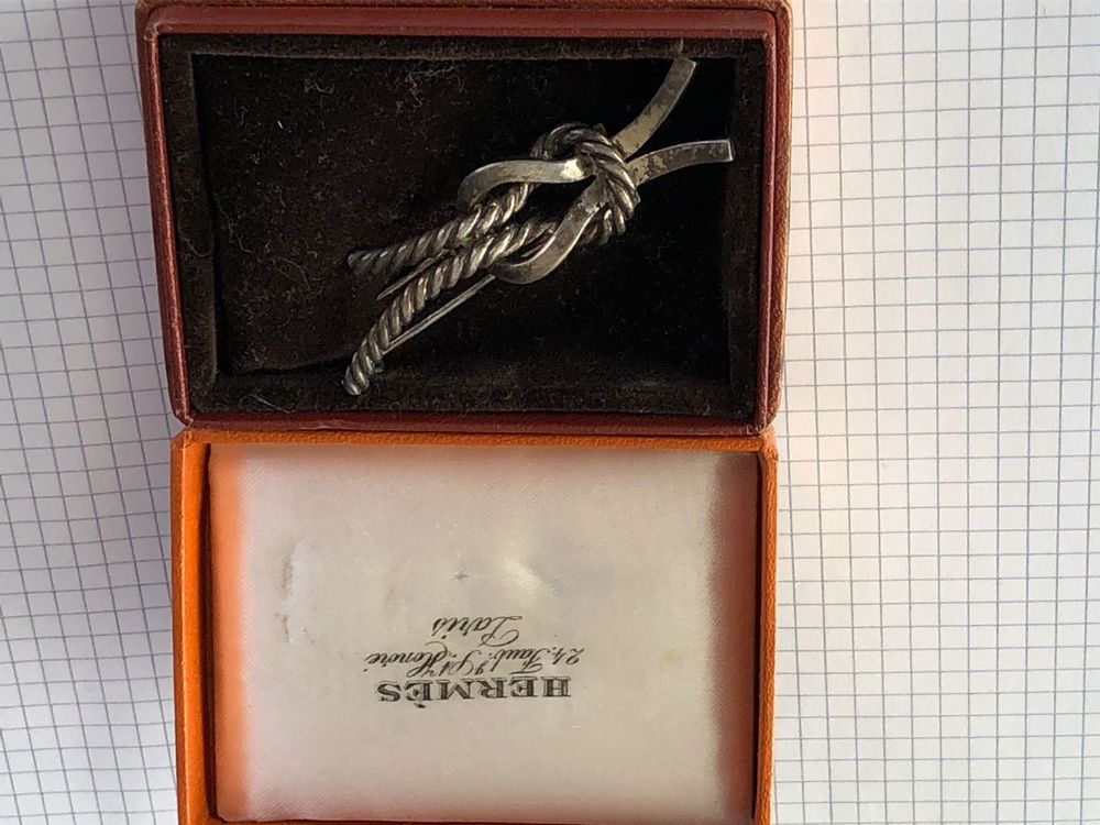 Broche Vintage HERMÈS - Modèle Coquille Métallisée #2381 - Authentique - Occasion Très Bon État