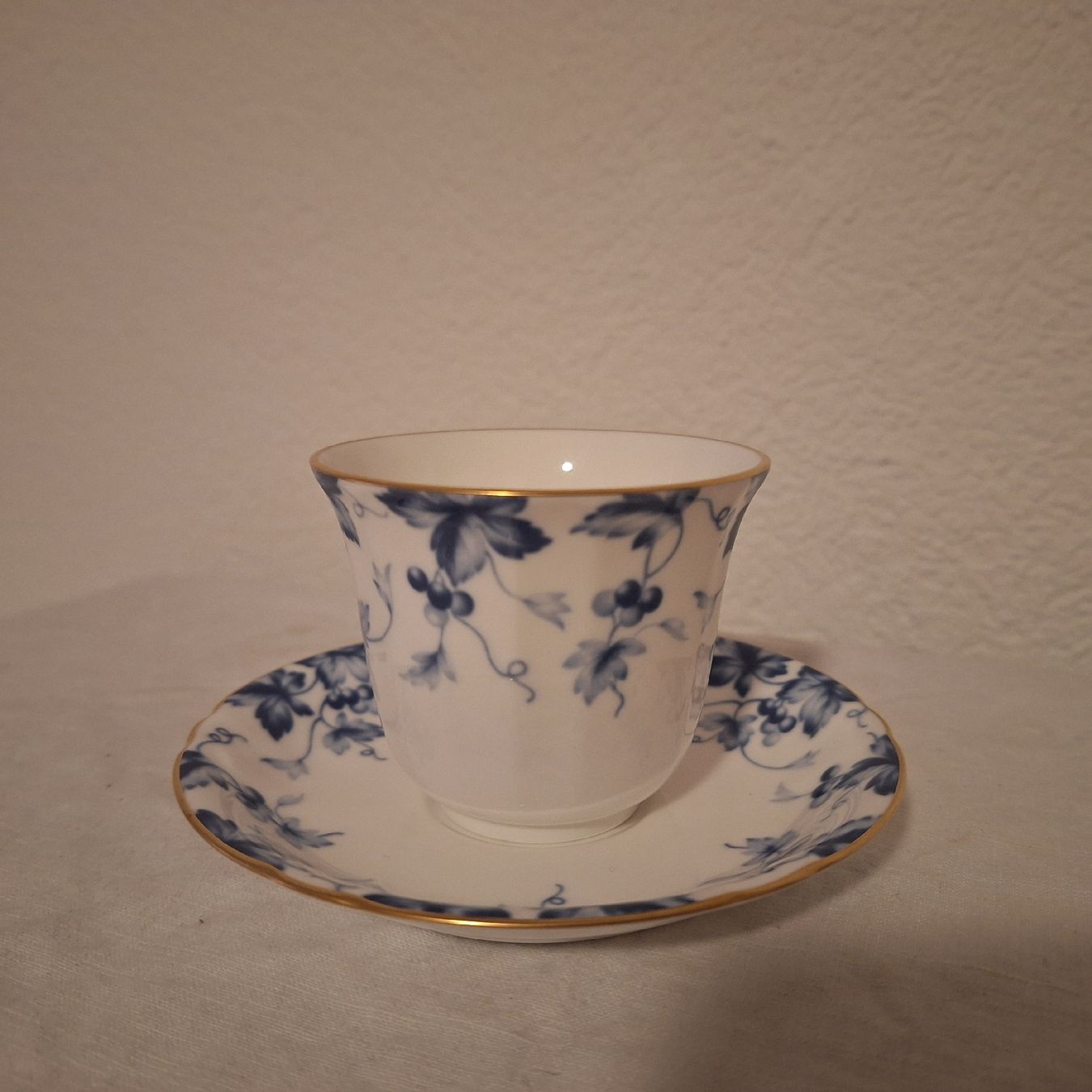 Tazze: Versand möglich. Tasse blaues Weinlaub – Usato da Winterthur venduto da Goldpipau 3