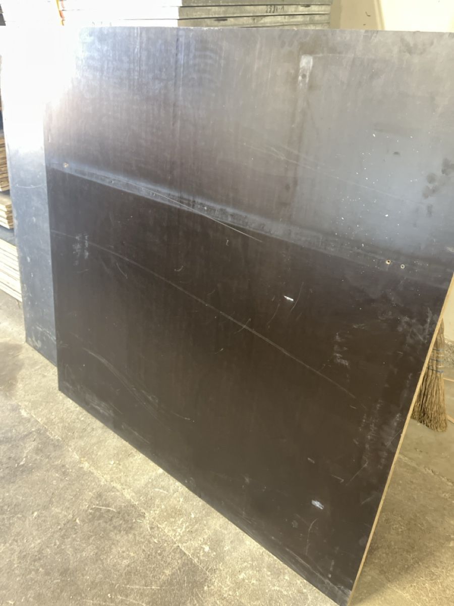 Articoli in legno: Siebdruckplatte – Usato da Rickenbach LU venduto da fla_9ft6 4