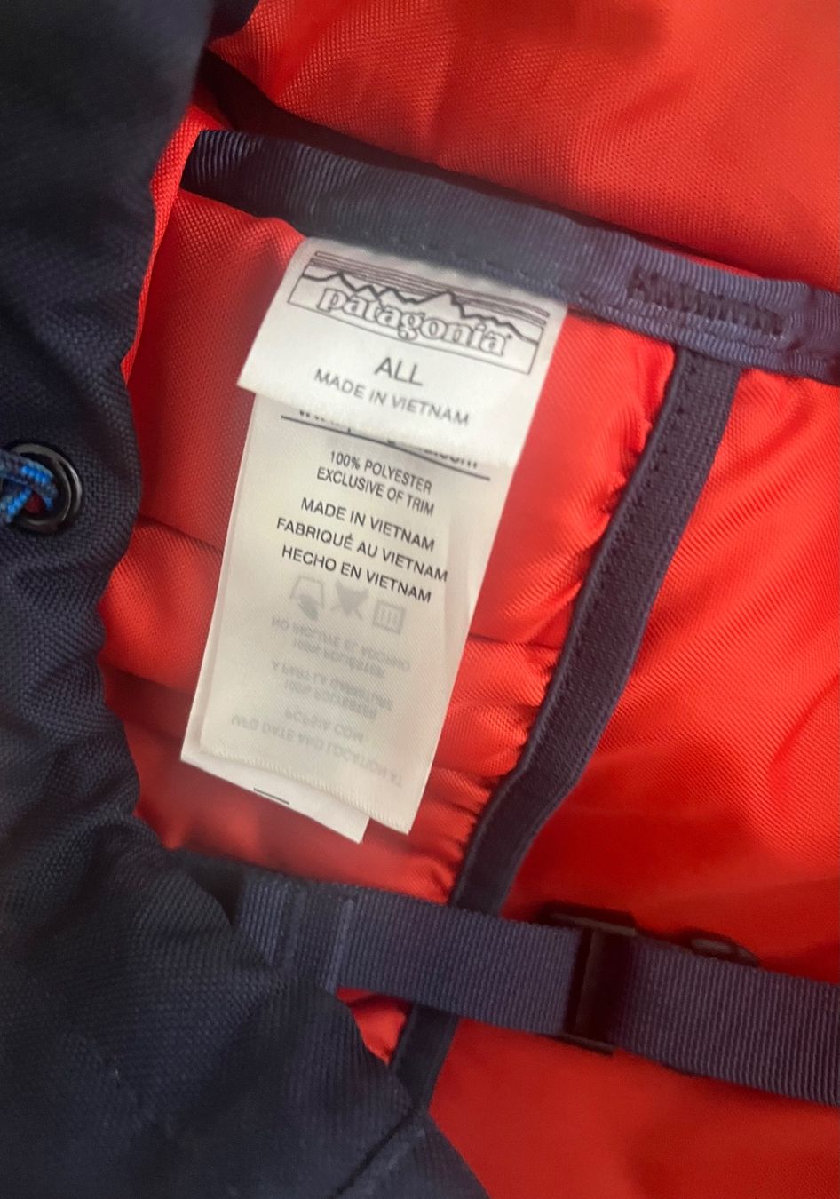 Patagonia Zaini: Patagonia: dunkelblauer Rucksack mit orangem Griff – Usato da Luzern venduto da ellitussi 5