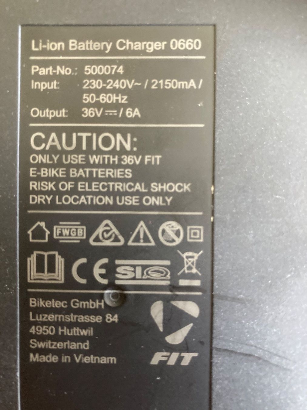 Flyer Caricabatterie: Chargeur rapide 36V 6A FIT pour vélo FLYER – Usato da Grandcour venduto da Pimpon64 1