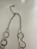Modische Kette versilbert - 42 cm lang am Hals hängend - Top
