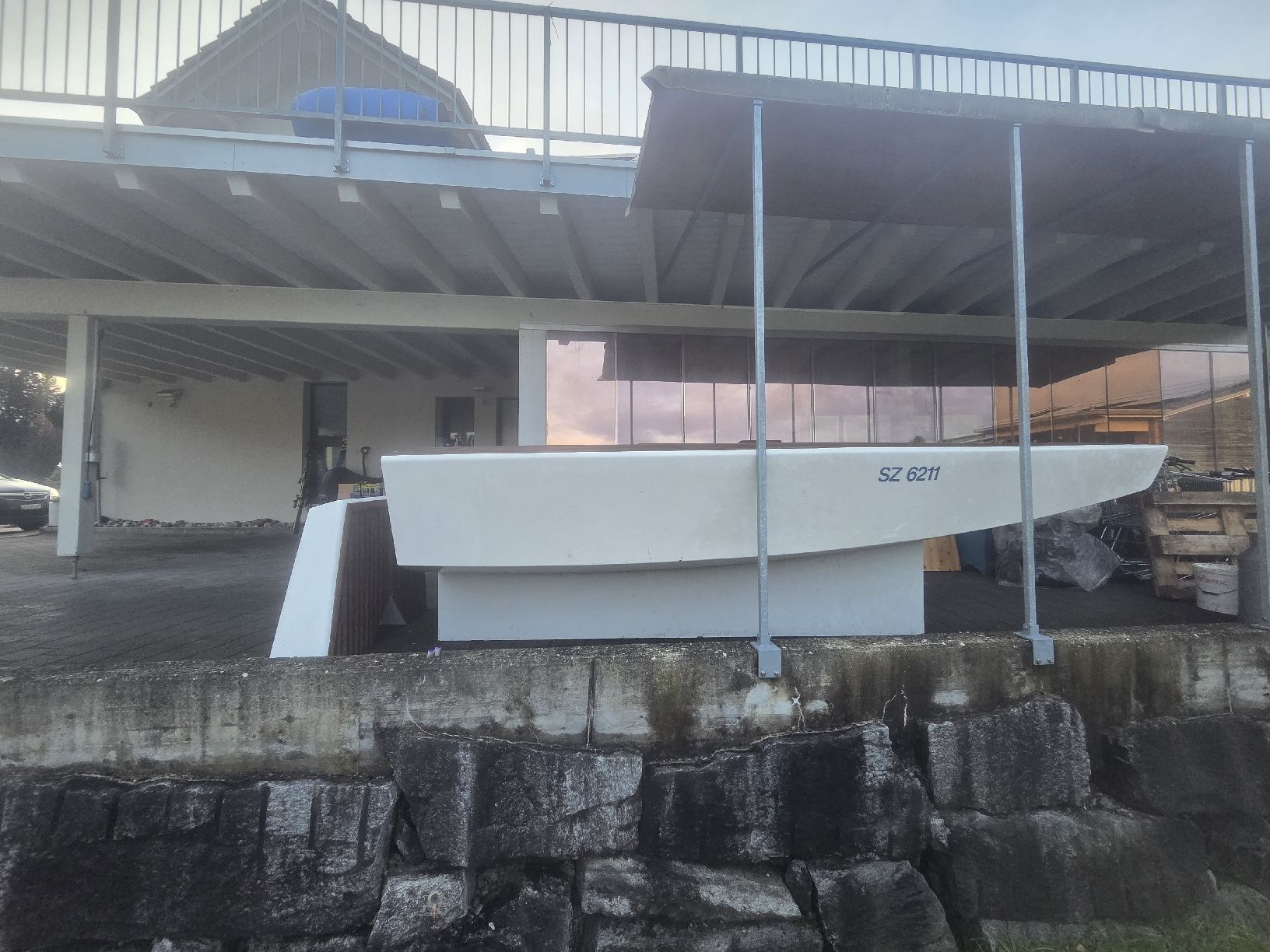 Allestimento di negozi e stand fieristici: Bar-Theke aus Boot – Usato da Schüpfheim venduto da Frasi 1