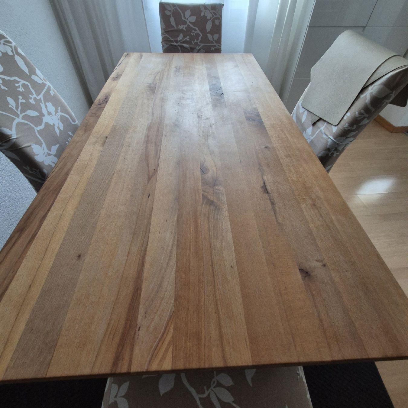 Tavoli: Schöner Holztisch mit 4 Stuehlen – Usato da Jona venduto da MarySommer 5
