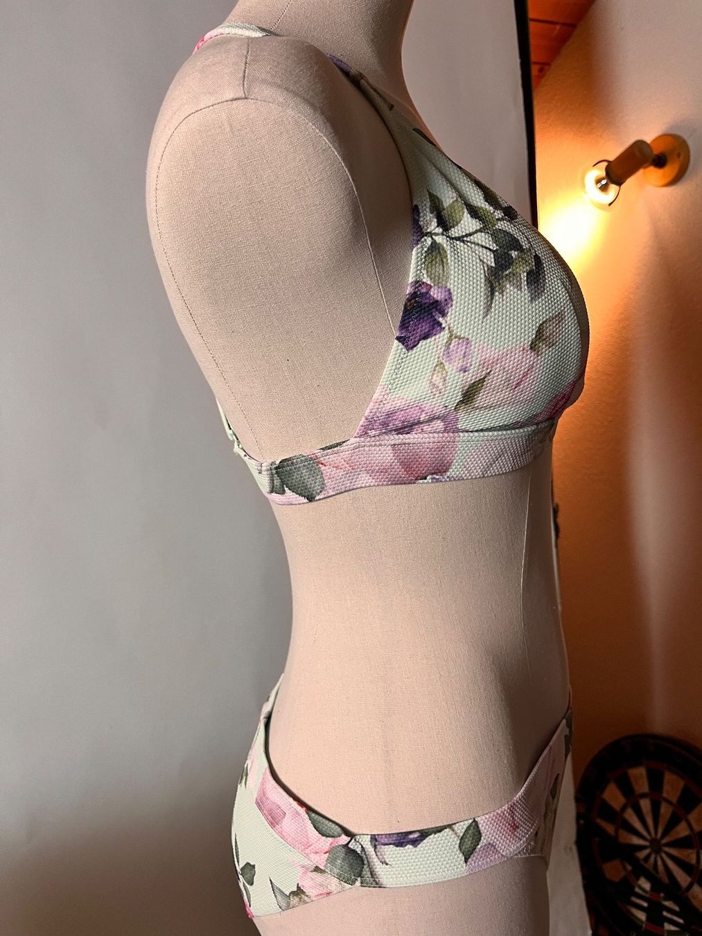 Lascana Costumi da bagno & Bikini: LASCANA, Bikini, Grösse 38C/D/38, Farbe Hellgrün mit Blumen – Nuovo e nell'imballaggio originale da Rudolfstetten venduto da gst_g7xl 9