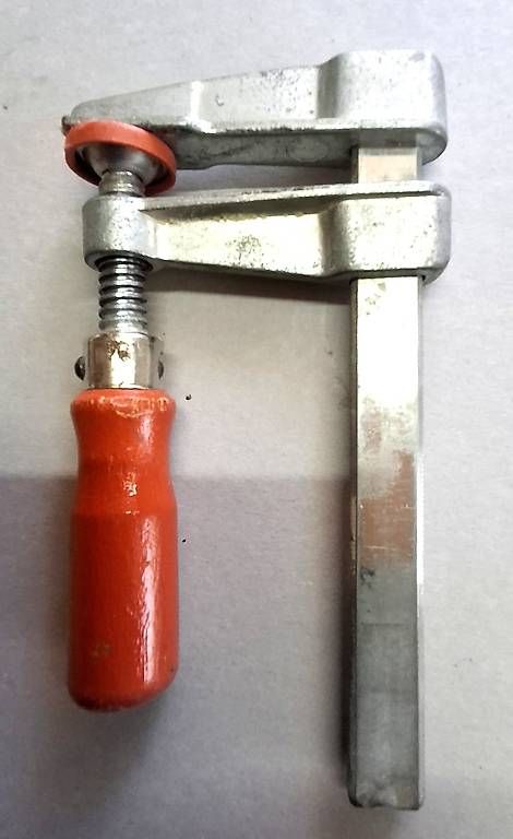 Tutti gli attrezzi: 8 kleine Schraubzwingen Spannzwingen mit Holzgriff – Usato da Rüti ZH venduto da Liliane_market 3