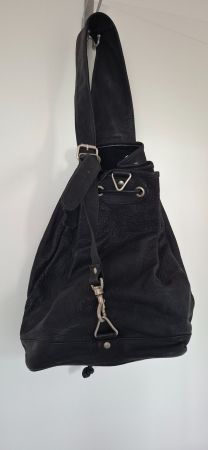 Schwarzer Leder Rucksack im Beuteldesign. Neuwertig!