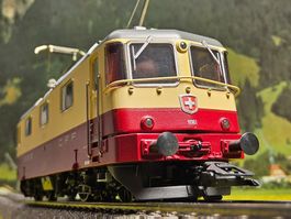 Märklin 37343 SBB E Lokomotive  Re 4/4 II TEE _ digital _ H0
