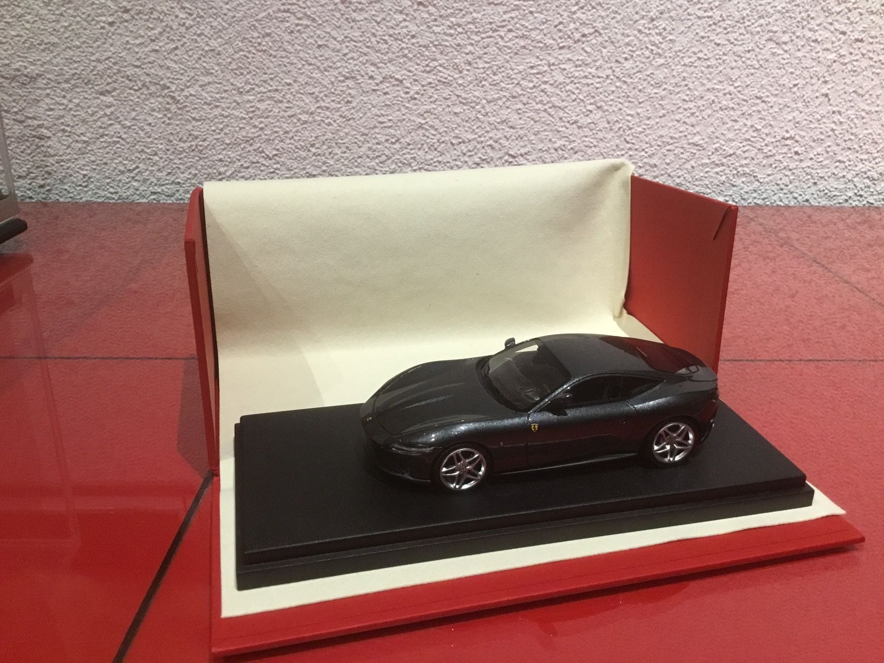 Ferrari Modellini d'auto: Ferrari Roma / Anthrazit / 1:43 – Nuovo (secondo la descrizione) da Brig venduto da Sonne11 1